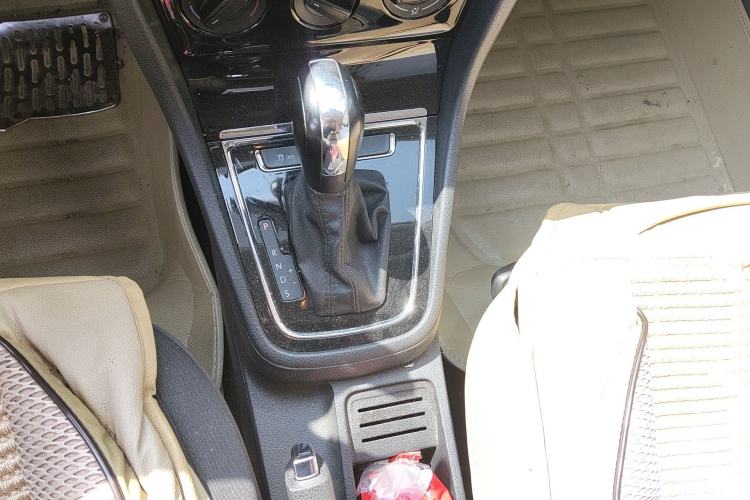 Used Volkswagen Bora 2014 1.6L Automatic Fashion Model Gear Lever