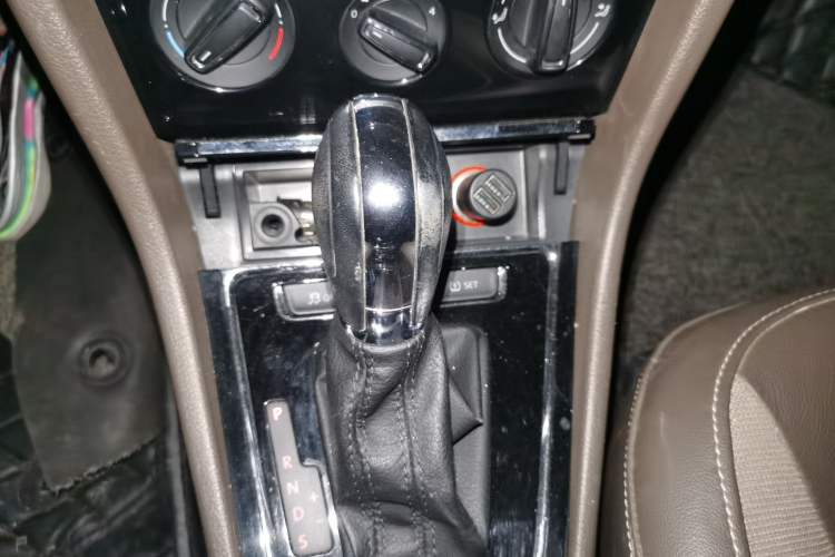 Used Volkswagen Bora 2014 1.6L Automatic Comfort Model Gear Lever
