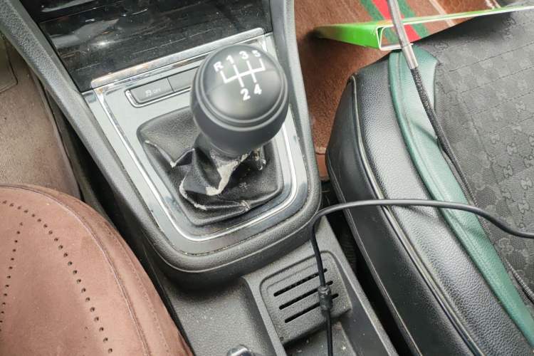 Used Volkswagen Bora 2014 1.6L Manual Comfort Model Gear Lever