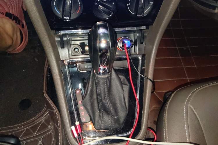 Used Volkswagen Bora 2014 1.6L Automatic Comfort Model Gear Lever