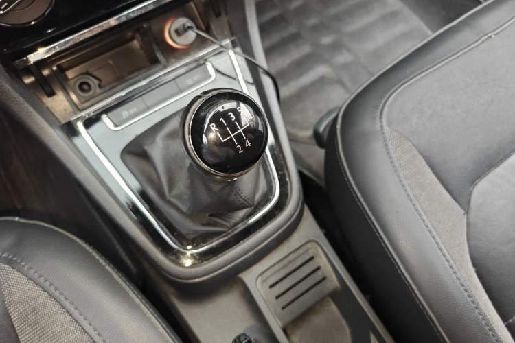 Used Volkswagen Bora 2014 1.6L Manual Comfort Model Gear Lever