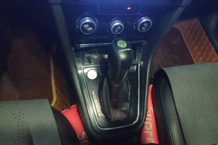 Used Volkswagen Bora 2014 1.4TSI Automatic Sportline Gear Lever
