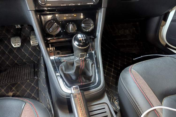 Used Volkswagen Bora 2014 1.4TSI Manual Sportline Gear Lever