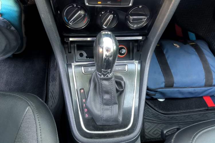 Used Volkswagen Bora 2014 1.4TSI Automatic Comfort Model Gear Lever