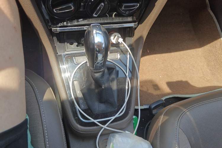 Used Volkswagen Bora 2014 1.6L Automatic Comfort Model Gear Lever