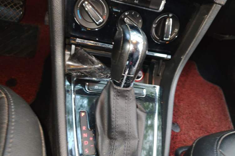 Used Volkswagen Bora 2014 1.6L Automatic Comfort Model Gear Lever