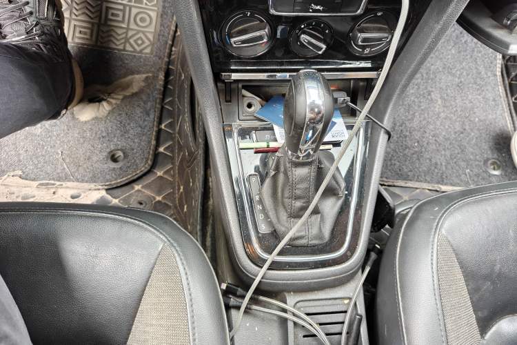 Used Volkswagen Bora 2014 1.6L Automatic Comfort Model Gear Lever