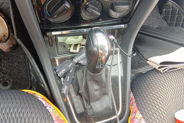 Used Volkswagen Bora 2014 1.6L Automatic Fashion Model Gear Lever
