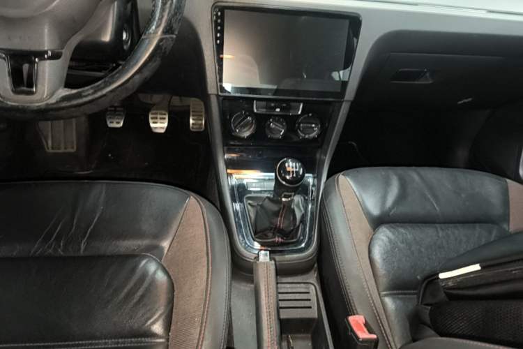 Used Volkswagen Bora 2014 1.4TSI Manual Sportline Gear Lever