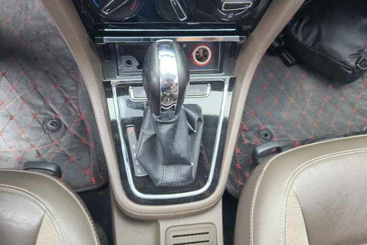 Used Volkswagen Bora 2014 1.6L Automatic Comfort Model Gear Lever