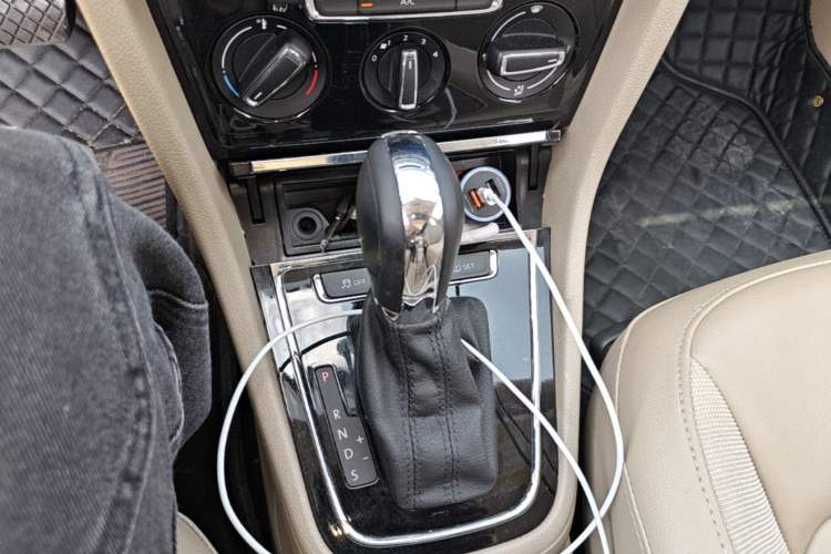 Used Volkswagen Bora 2014 1.6L Automatic Comfort Model Gear Lever