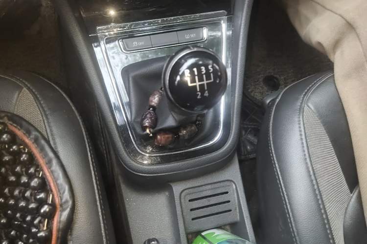Used Volkswagen Bora 2014 1.6L Manual Comfort Model Gear Lever