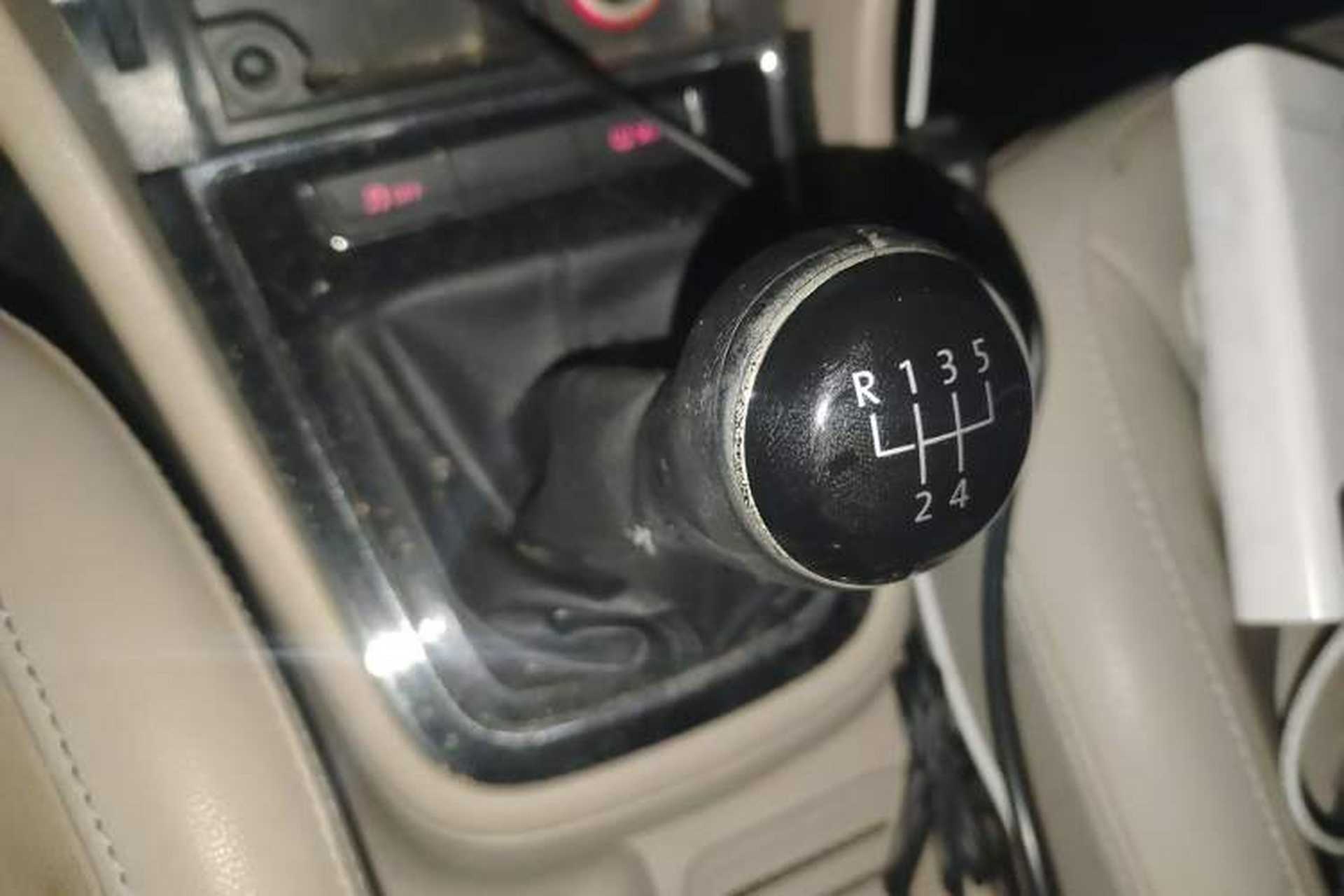 Used Volkswagen Bora 2014 1.6L Manual Comfort Model Gear Lever