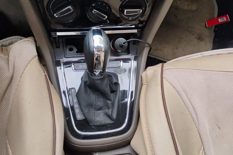 Used Volkswagen Bora 2014 1.6L Automatic Comfort Model Gear Lever