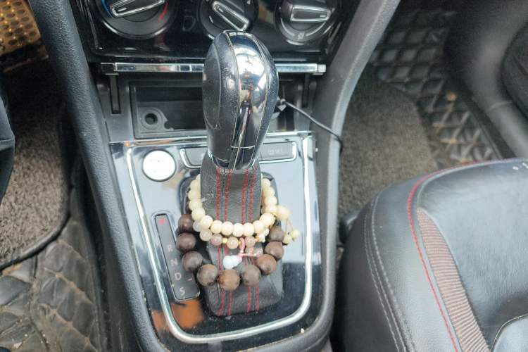 Used Volkswagen Bora 2014 1.4TSI Automatic Sportline Gear Lever