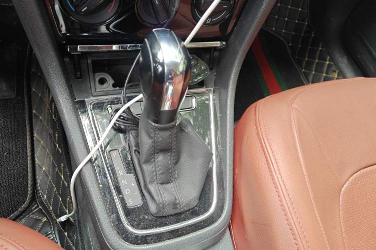 Used Volkswagen Bora 2014 1.6L Automatic Fashion Model Gear Lever