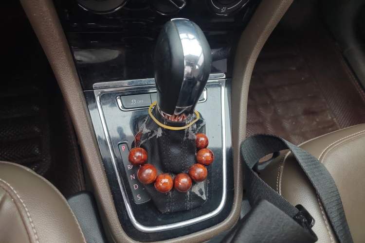 Used Volkswagen Bora 2014 1.6L Automatic Comfort Model Gear Lever