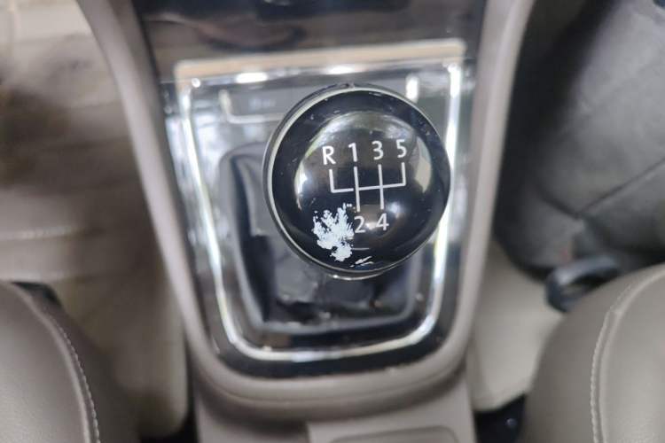 Used Volkswagen Bora 2014 1.6L Manual Comfort Model Gear Lever