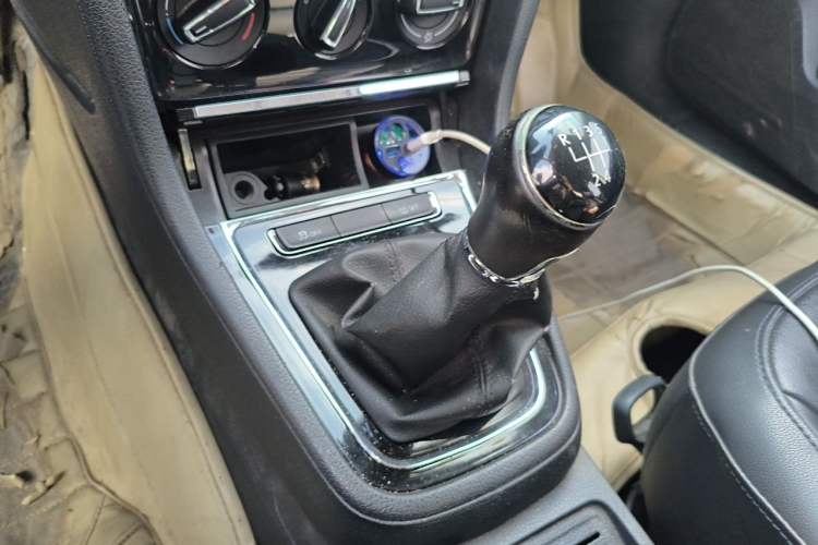 Used Volkswagen Bora 2014 1.6L Manual Comfort Model Gear Lever
