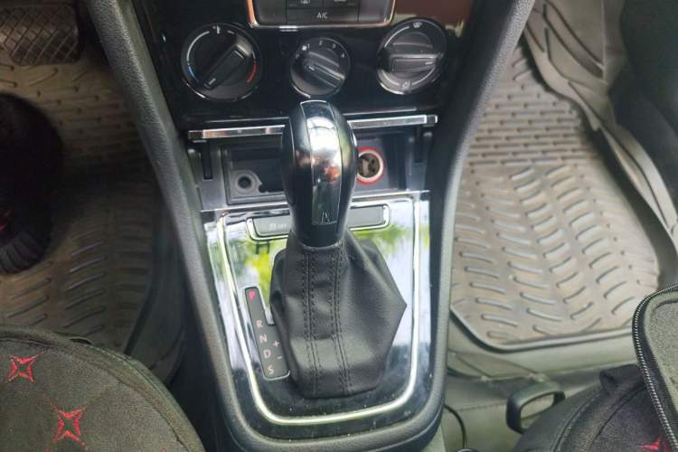 Used Volkswagen Bora 2014 1.6L Automatic Fashion Model Gear Lever