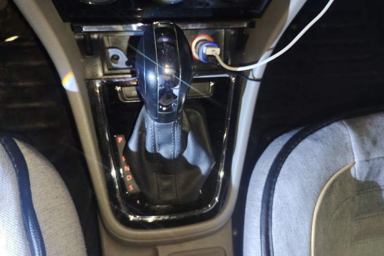 Used Volkswagen Bora 2014 1.6L Automatic Fashion Model Gear Lever