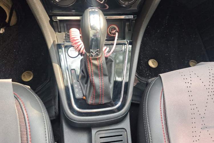 Used Volkswagen Bora 2014 1.4TSI Automatic Sportline Gear Lever