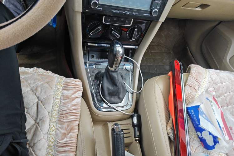 Used Volkswagen Bora 2014 1.6L Automatic Comfort Model Gear Lever