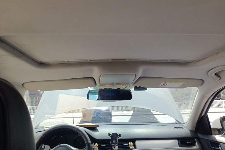 Used Volkswagen Bora 2014 1.6L Manual Comfort Model Headliner