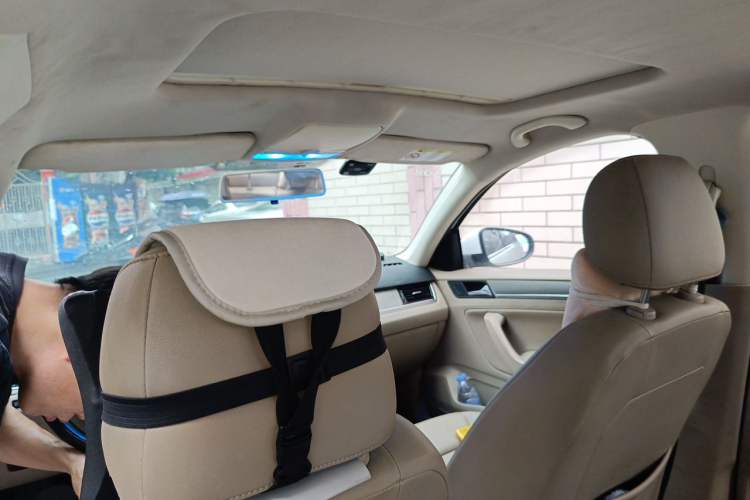 Used Volkswagen Bora 2014 1.6L Manual Comfort Model Headliner