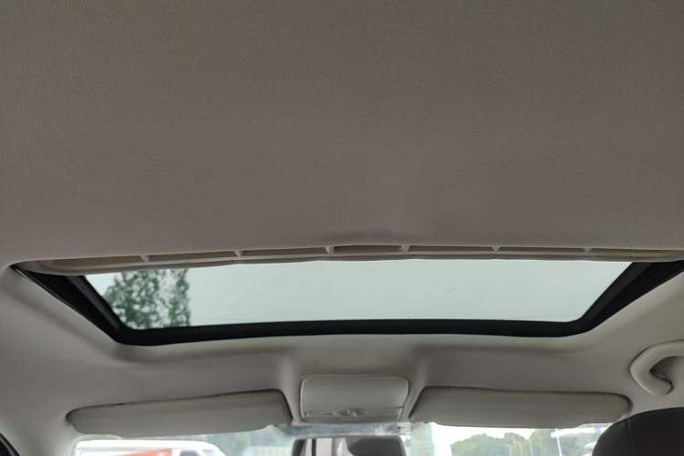 Used Volkswagen Bora 2014 1.6L Manual Comfort Model Headliner