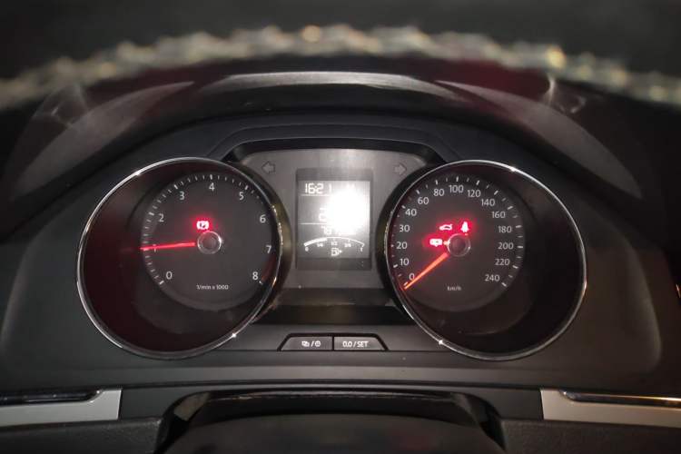 Used Volkswagen Bora 2014 1.6L Automatic Fashion Model Instrument Cluster