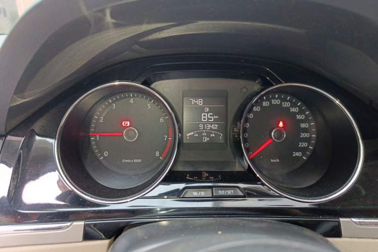 Used Volkswagen Bora 2014 1.6L Manual Comfort Model Instrument Cluster