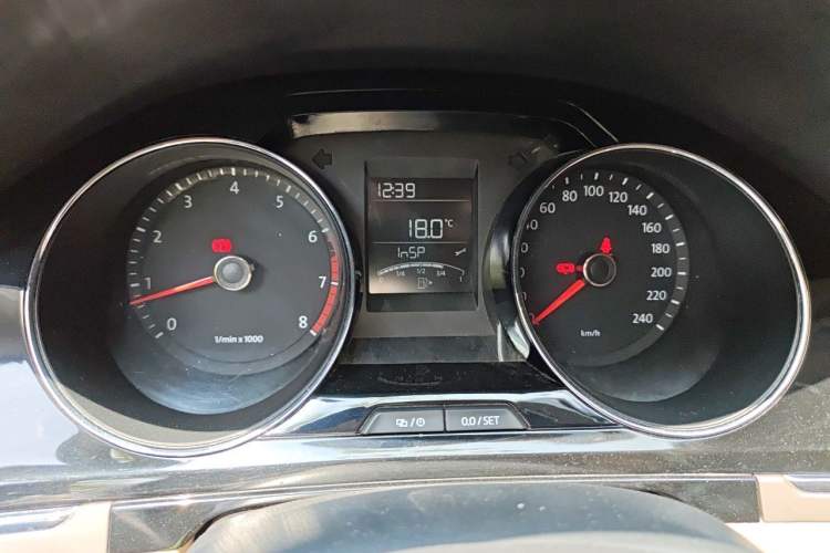 Used Volkswagen Bora 2014 1.4 TSI Manual Comfort Model Instrument Cluster