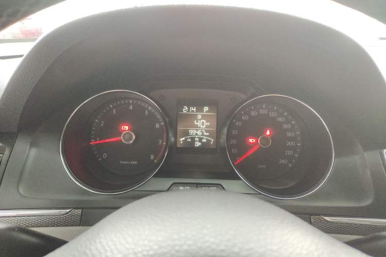 Used Volkswagen Bora 2014 1.6L Automatic Fashion Model Instrument Cluster