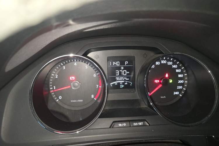 Used Volkswagen Bora 2014 1.6L Automatic Fashion Model Instrument Cluster