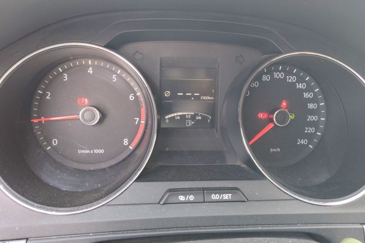 Used Volkswagen Bora 2014 1.6L Automatic Fashion Model Instrument Cluster