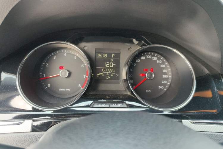 Used Volkswagen Bora 2014 1.4TSI Automatic Sportline Instrument Cluster