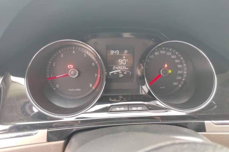 Used Volkswagen Bora 2014 1.6L Automatic Comfort Model Instrument Cluster