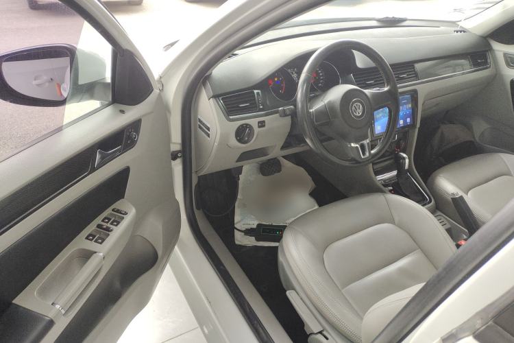 Used Volkswagen Bora 2014 1.6L Automatic Fashion Model Interior 3