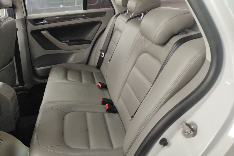 Used Volkswagen Bora 2014 1.6L Automatic Fashion Model Interior 4