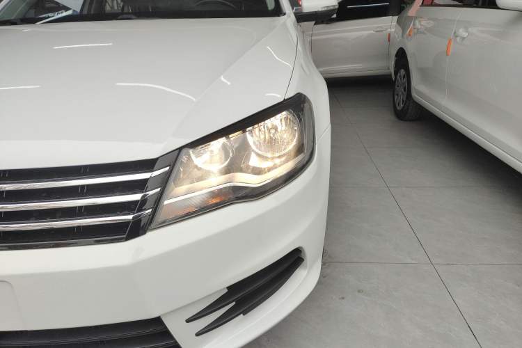 Used Volkswagen Bora 2014 1.6L Automatic Fashion Model Left Front Headlight
