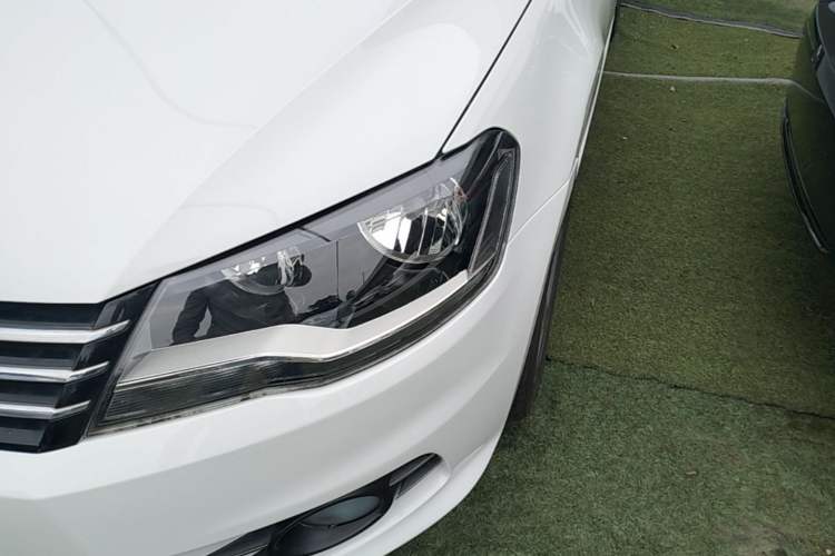 Used Volkswagen Bora 2014 1.6L Manual Comfort Model Left Front Headlight
