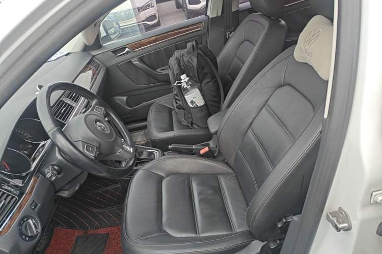 Used Volkswagen Bora 2014 1.6L Automatic Luxury Model Left Front Seat