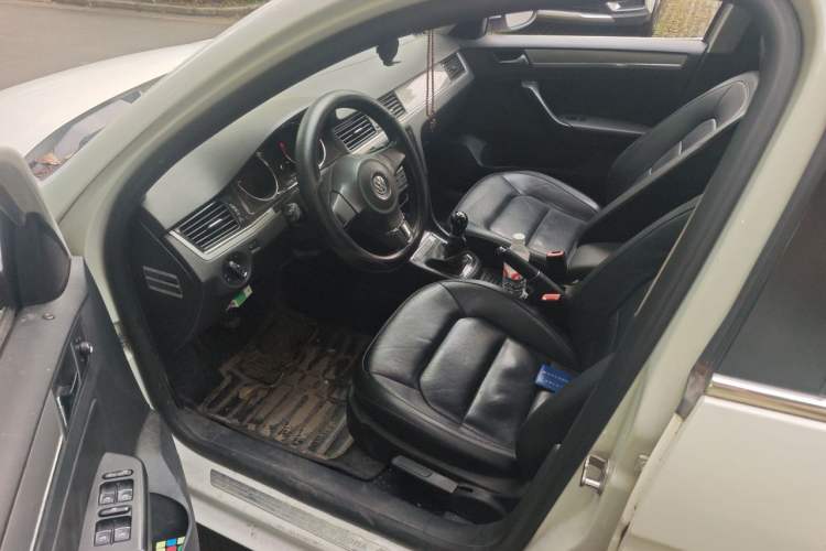 Used Volkswagen Bora 2014 1.6L Manual Comfort Model Left Front Seat