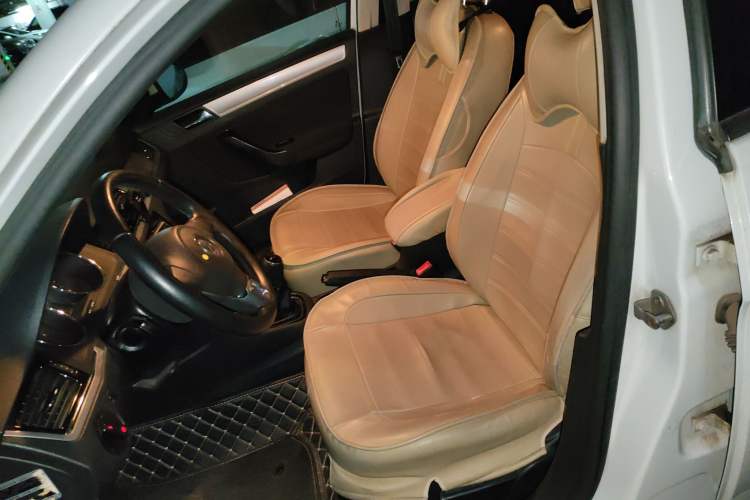 Used Volkswagen Bora 2014 1.6L Manual Fashion Edition Left Front Seat