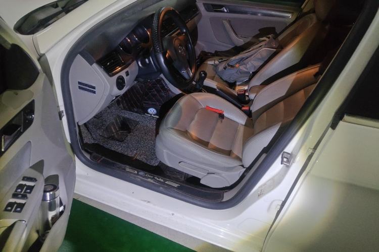 Used Volkswagen Bora 2014 1.6L Manual Fashion Edition Left Front Seat
