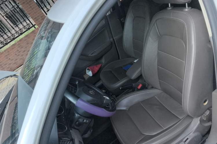 Used Volkswagen Bora 2014 1.6L Manual Comfort Model Left Front Seat