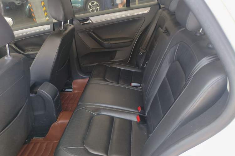 Used Volkswagen Bora 2014 1.6L Automatic Comfort Model Left Rear Seat