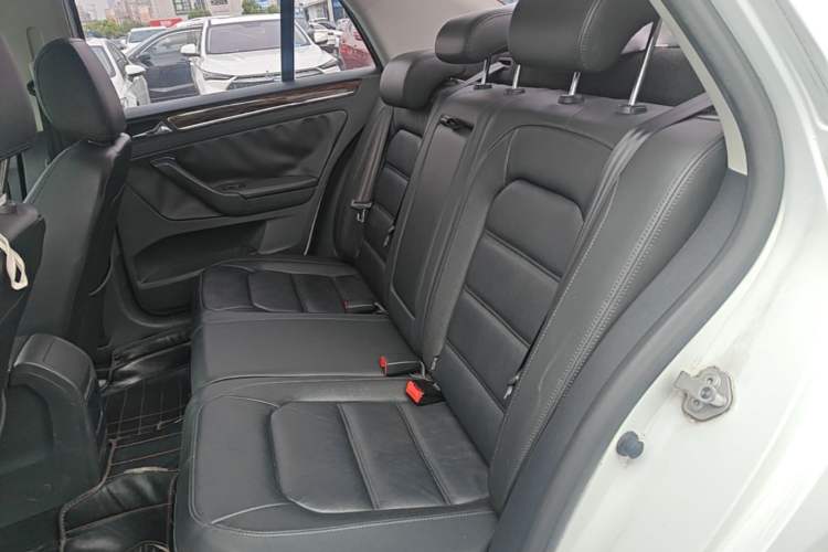 Used Volkswagen Bora 2014 1.6L Automatic Luxury Model Left Rear Seat