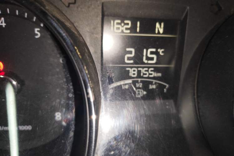 Used Volkswagen Bora 2014 1.6L Automatic Fashion Model Odometer Close Up
